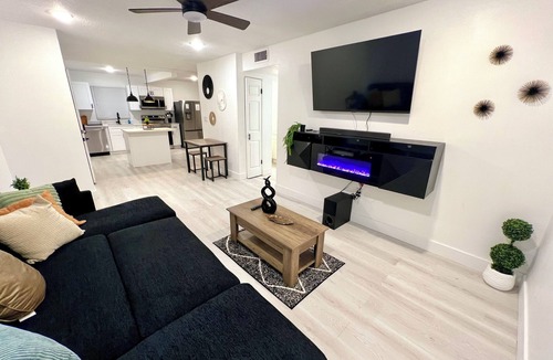 Cocoa House | Cozy Little Villa in the Heart of CoCoa 15 min from cruise terminal, Beaches,