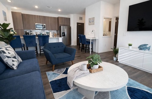St. Augustine Apartment | Cozy Lux King Bed Apartment with Pool Gym Pickle Ball EV Charger and more
