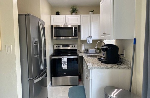 South Middle River Apartment | Cozy Oasis Location Near Beach & Downtown -15 Min