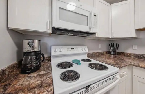 Whitney Beach Condo | Cozy on the Canal- 2-bedrooms ✔ Just minutes to Anna Maria Island ✔