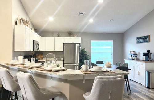 Florida Pines House | Cozy Palms Villa: 4BR, 3BA Home, South-Facing Pool & Spa – Mins to Disney!