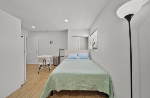 Carrollwood Apartment | Cozy Private Studio: Queen Bed + Full Kitchen