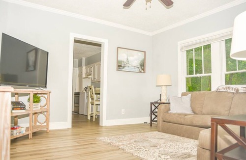 Saint Elmo House | Cozy Quiet Cottage on the Coast