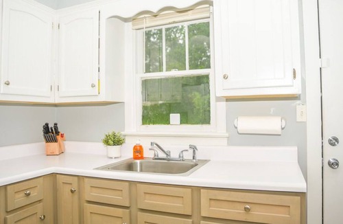 Saint Elmo House | Cozy Quiet Cottage on the Coast