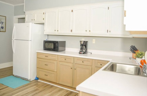 Saint Elmo House | Cozy Quiet Cottage on the Coast