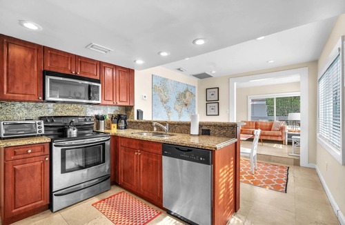 Southwest Coconut Grove House | Cozy Renovated Key West 2/1 Cottage in Coco Grove