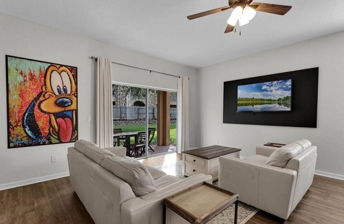 Regal Palms House | Cozy Retreat 4BR-walk to Resort's Lazy River,pools-12 miles to Walt Disney World