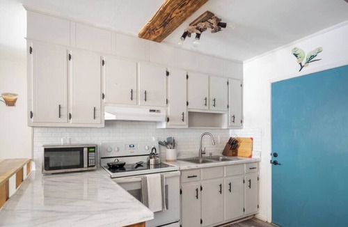 West Pensacola Apartment | Cozy retreat w/BBQ grill & backyard