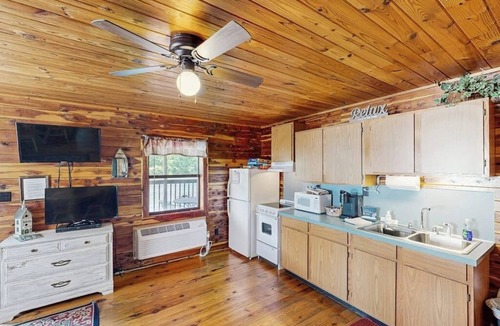 Mountain Pine Condo | Cozy riverfront condo with river access for swimming, boating & fishing