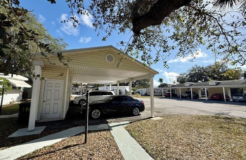 Florida North Atlantic Coast Apartment | Cozy Room. Private Entry + Bathroom Near Beaches, Gardens Mall & PGA National.