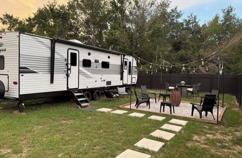 Spring Hill House | Cozy RV Retreat with Private Hot Tub and Fenced Yard