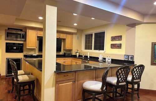 Wayne House | Cozy & Spacious Basement Getaway Near St. Charles & Geneva in upscale Wayne, IL