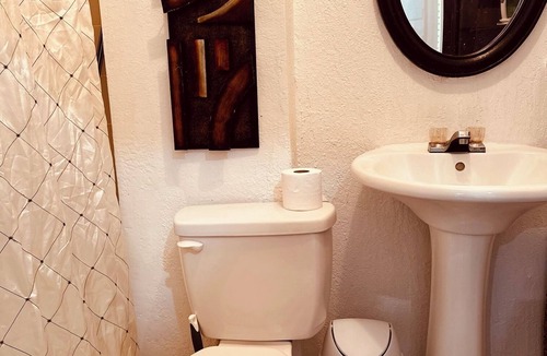 Ludlam Apartment | Cozy Studio in Prime Location-WalkEverywhere ! Restaurants,Hosp,Supermarkets