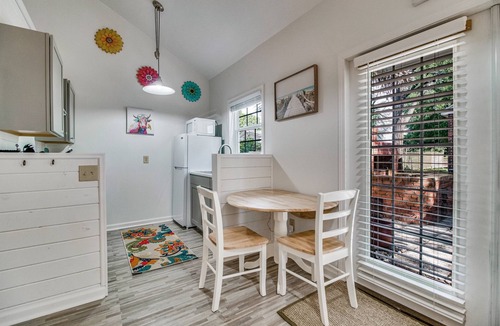 East Hill Cottage | Cozy Studio Nook for 2 East Hill Pensacola