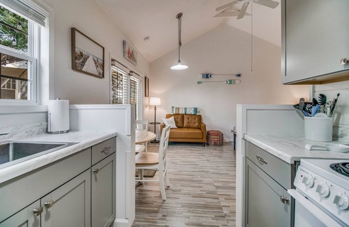 East Hill Cottage | Cozy Studio Nook for 2 East Hill Pensacola