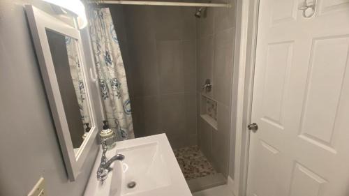 Caloosahatchee House | Cozy Studio with Private Entry, Kitchen and Bath