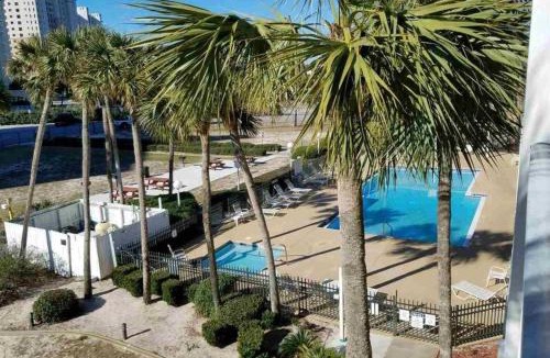 Ono Island House | Cozy top-floor beachfront condo with pool pool spa & beach access