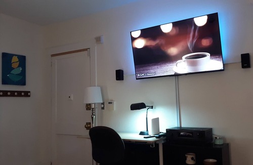 Hannon Park Condo | Cozy Vintage Studio Close To Downtown