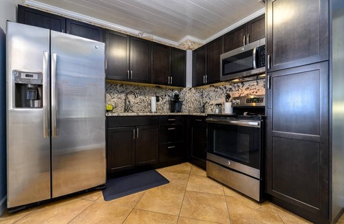 Sun Bay South House | Cozy Well-Equipped Home In The Heart Of South Tampa. Amazing Fenced-in Backyard!