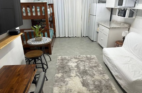 Palmetto Estates Apartment | Cozy1/1 Studio Apt with private bathroom, car port and entrance close2 Miami Zoo