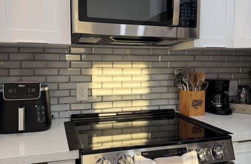 Croissant Park House | COZYHOME 4BD, central Ft. Lauderdale/Airport/Cruise/Beach/Restaurant/Las Olas