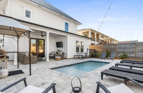 Holiday Beach House | 🌴 Craig's Cottage | Private Pool | Walk to the Beach | Pet Friendly | Sleeps 19