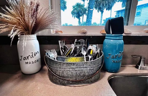 New Smyrna Beach Cabin | Creekside Cabin close to New Smyrna Beach Charming 2-bedroom