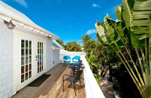 Holmes Beach House | Crows Nest Spinnakers Cottages - 202 - 56th 2