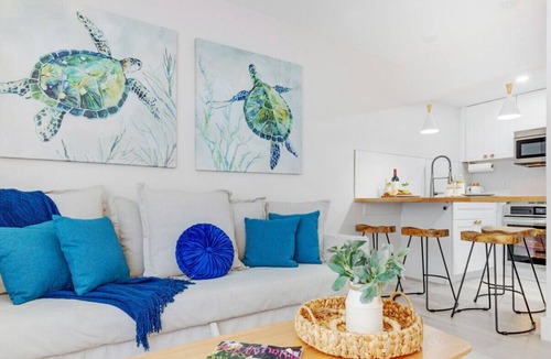 North Beach Apartment | Cute Beach Apt, 2 blocks to Sand & Collins Park