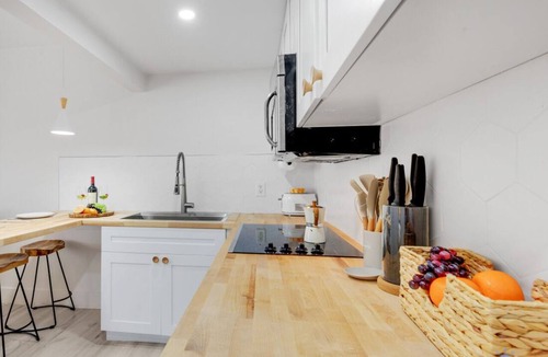 North Beach Apartment | Cute Beach Apt, 2 blocks to Sand & Collins Park