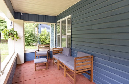 Crestline Heights House | Cute Family House - Close to everything,10 minutes to downtown BHM!