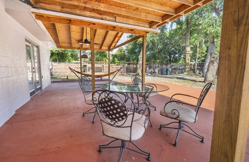 St. Cloud Cottage | Cute Farm 2 Cozy 1-bedroom cottage in beautiful St. Cloud with AC