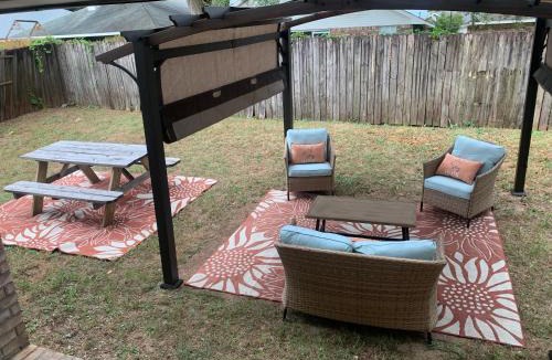 Bellview Villa | D's Florida-Alabama Vacation Home Sleeps 14 Guests