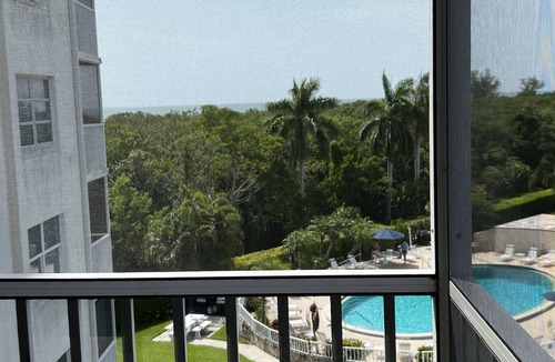 Vanderbilt Beach Condo | DAILY SUNSETS ON VANDERBILT BEACH STEPS AWAY