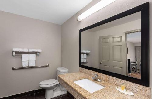 Childersburg Hotel | Days Inn by Wyndham Childersburg