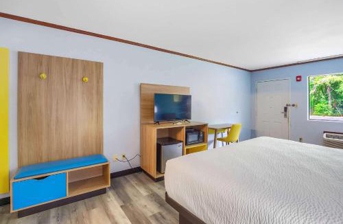 Foley Hotel | Days Inn by Wyndham Foley - North Gulf Shores