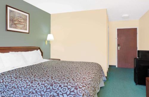 Lincoln Hotel | Days Inn by Wyndham Lincoln