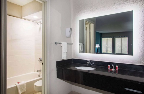 Mobile Hotel | Days Inn by Wyndham Mobile I-65
