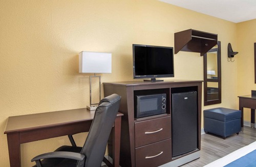 Muscle Shoals Hotel | Days Inn by Wyndham Muscle Shoals Florence