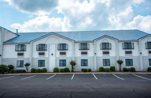 Troy Hotel | Days Inn by Wyndham Troy