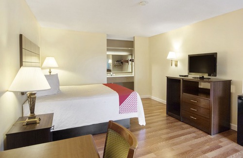Brewton Hotel | Days Inn & Suites by Wyndham Brewton