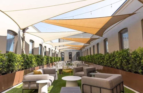 Downtown Apartment | Deja Blue Direct Street Access Condo