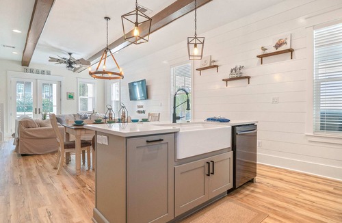 Lakeside at Blue Mountain Beach House | Delightful Coastal Home with WiFi, Furnished Porch, & Shared Pool-Dog Friendly