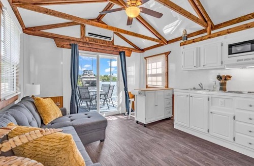 Key Colony Beach Cabin | Delightful Sailfish Aqua lodge! Cabana Club Access!