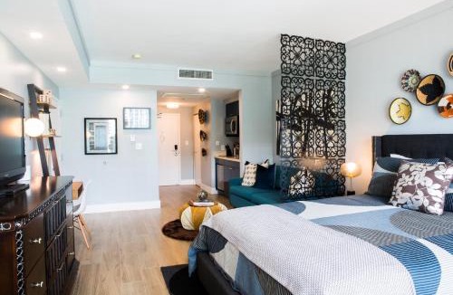 Coconut Grove Apartment | Deluxe Studio in Coconut Grove City and Bay views Includes Parking