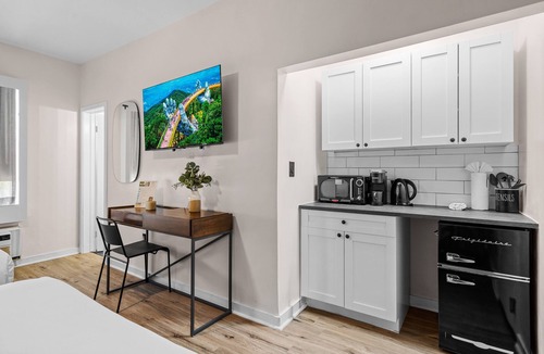 City Center Hotel | Deluxe Two Queen Beds - Steps from Beach - Included Parking - Free Beach Chairs