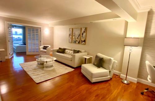 North Bay Village Apartment | Deluxe waterfront one bedroom apartment with Miami Skyline view, free parking 5 mins drive to Miami Beach