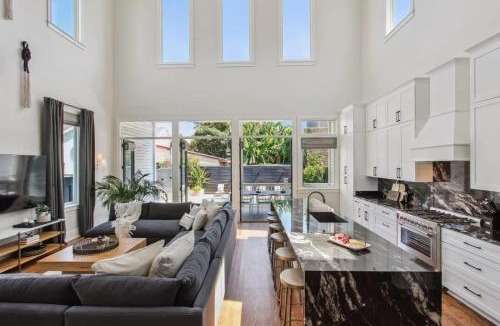 Lower Garden District House | Designer 10-bedroom compound Heated Pools & Hot Tubs