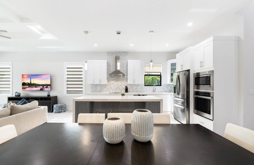 Naples Park House | Designer Home, Heated Pool, Close to Beaches ,Game Room with Pinball, FREE BIKES