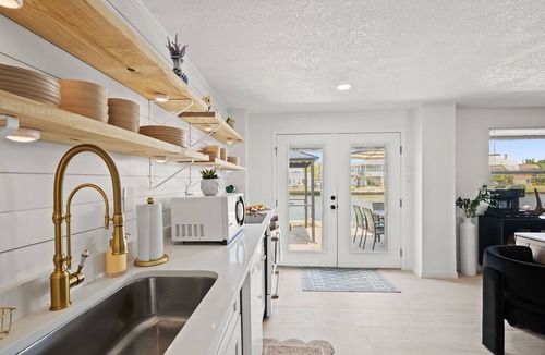 Spring Hill House | Direct Gulf access, 5 bedrooms, Hot tub, Arcade, Mini golf, Ball pit and Kayaks